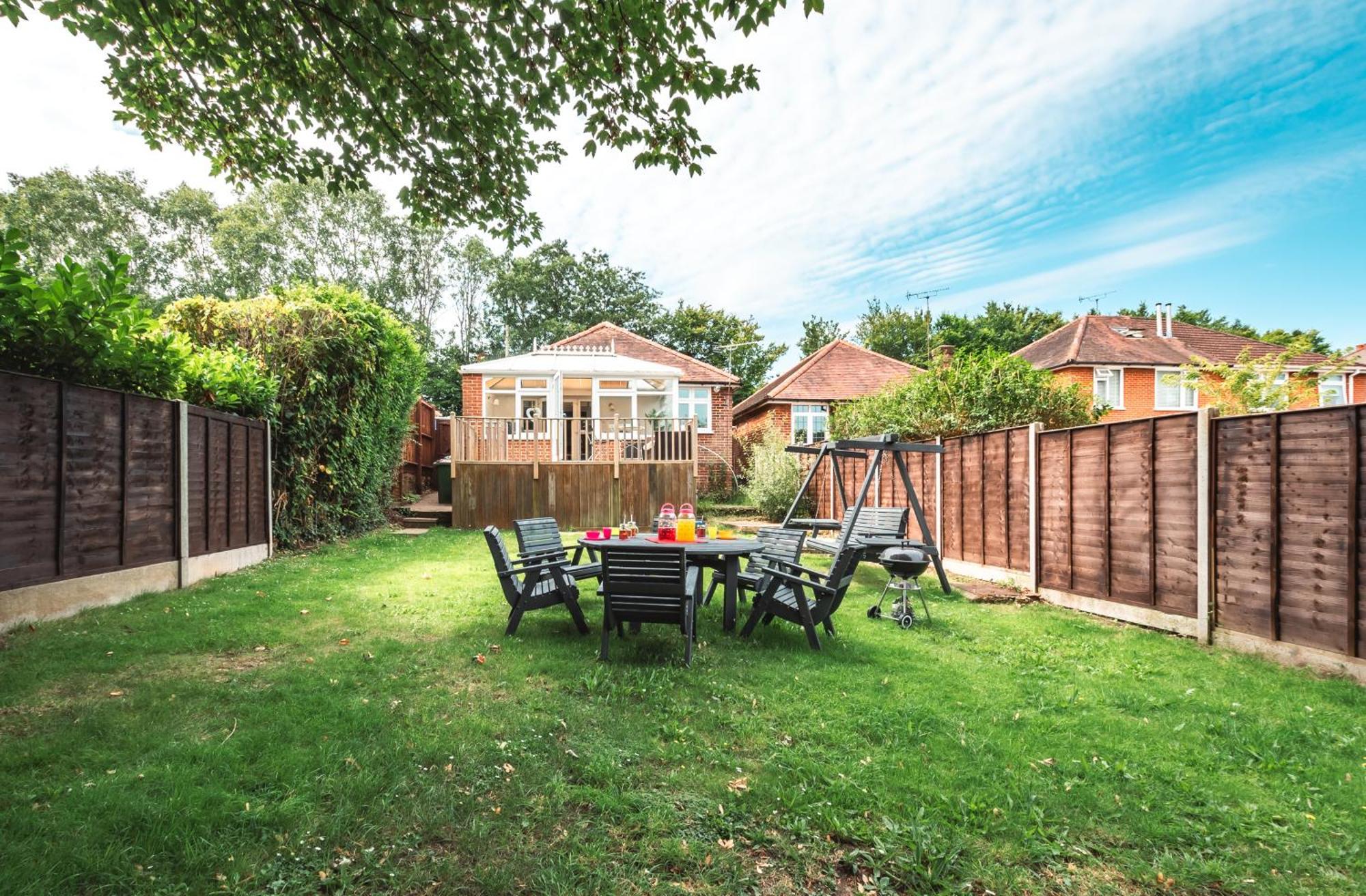 Family Gathering Bungalow Southampton Exterior photo