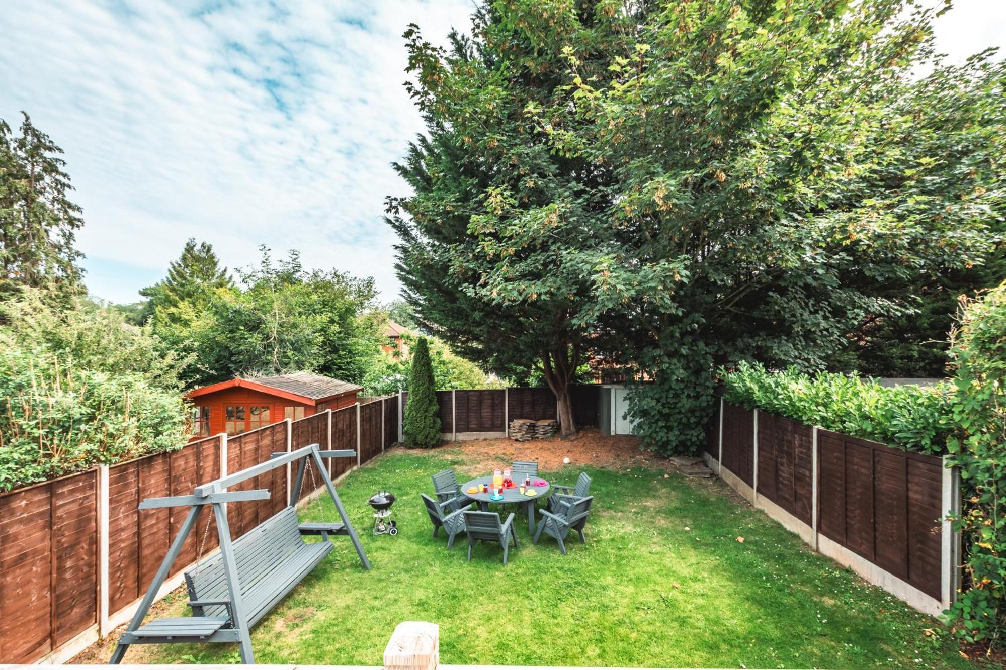 Family Gathering Bungalow Southampton Exterior photo