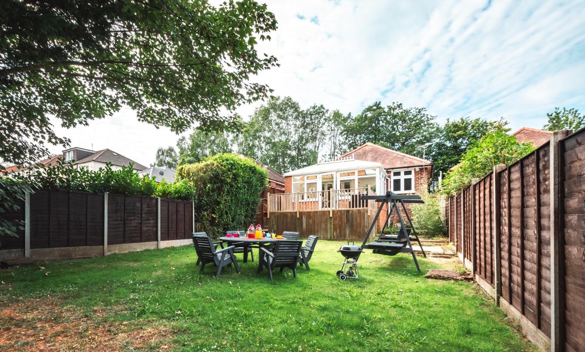 Family Gathering Bungalow Southampton Exterior photo